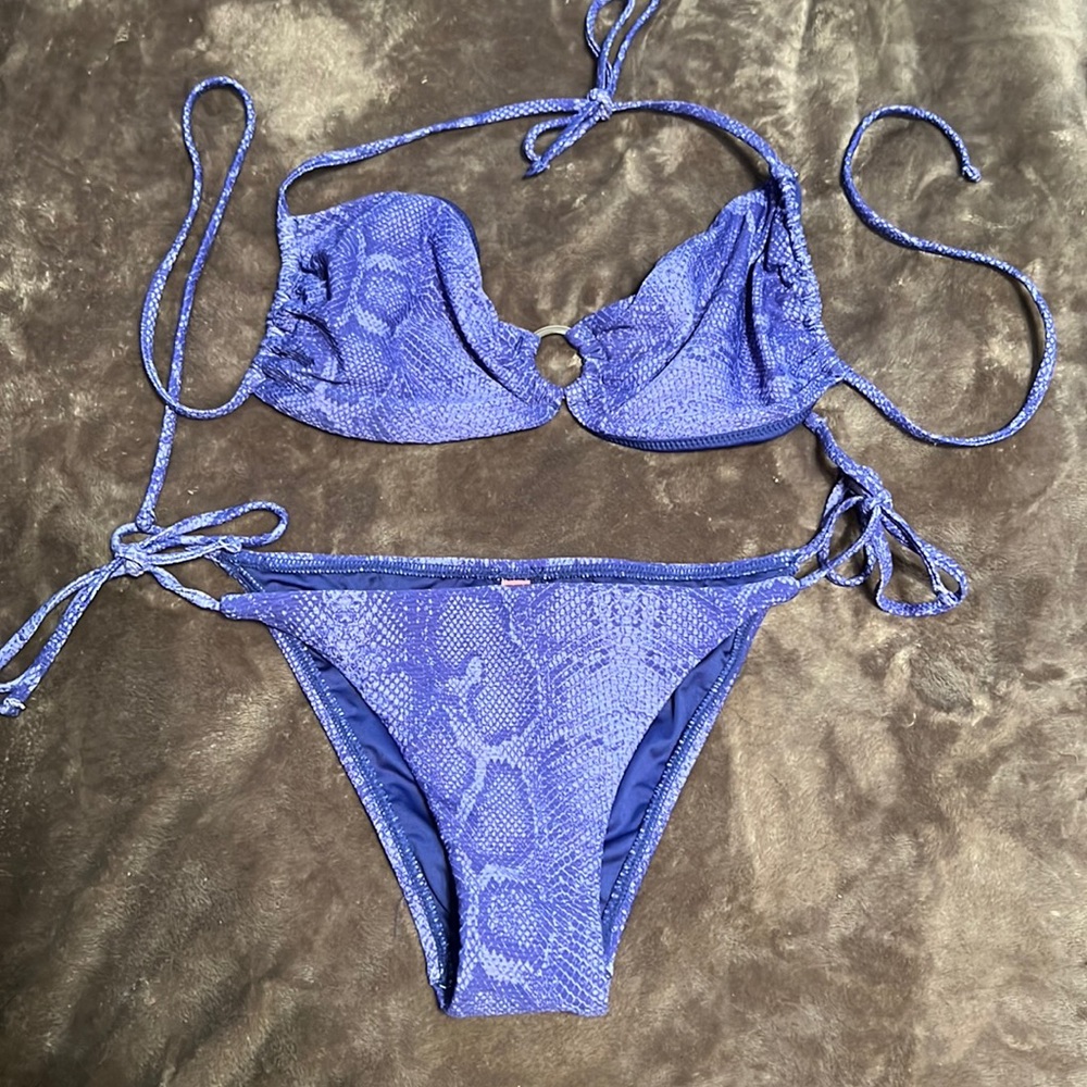 Victoria secret bikini never worn no pad included